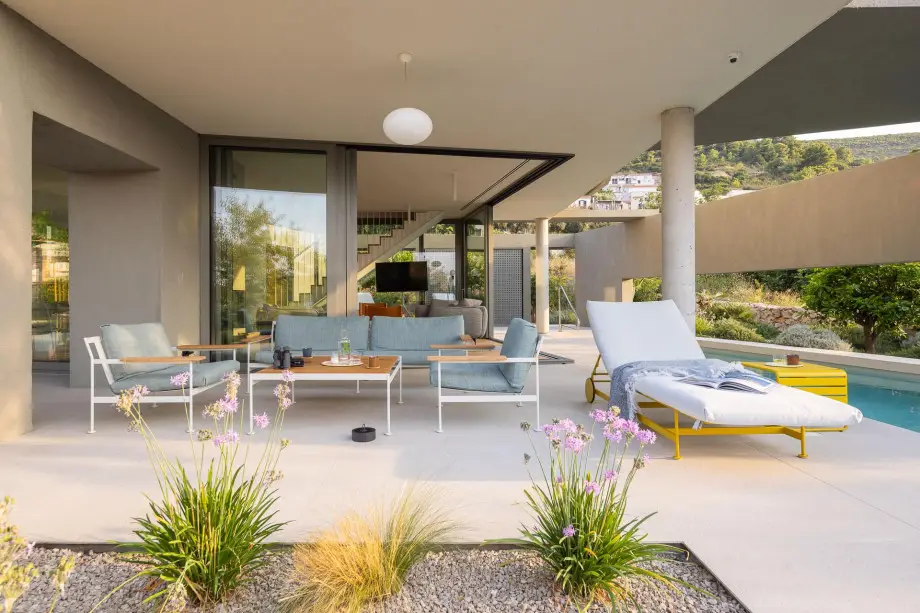 Seaview and Pool House Manu